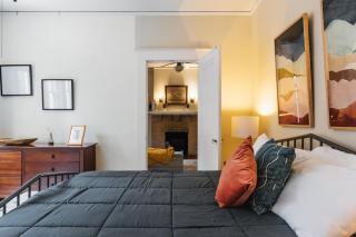 Big Group Getaway at Historic Victorian Home - Austin - 4