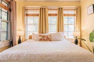 Big Group Getaway at Historic Victorian Home - Austin - 7