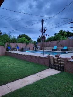 Family Retreat with swimming pool and pool table near the lake - 4