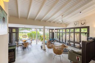 Blue Bay - Tropical Art Escape - 7