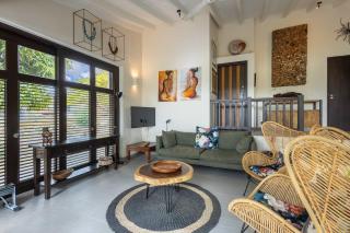 Blue Bay - Tropical Art Escape - 6