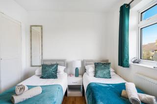 Disc-counts For Family & Work stays, Coffee machine - Fast wifi - Free parking - Private Garden - Borehamwood - 3