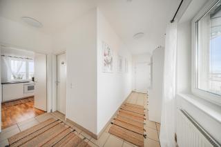 Rooftop City View Haven Apartment - 1