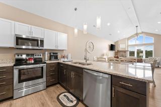 Spacious Retreat, Heart of the City, Indoor Pool, Free Attraction Tickets! - Branson - 7