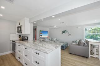 Cozy Cottage by Sun Palace Vacations - Fort Myers Beach - 2