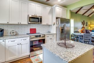 Dock and Fire Pit Waterfront Midway Retreat! - Midway - 2