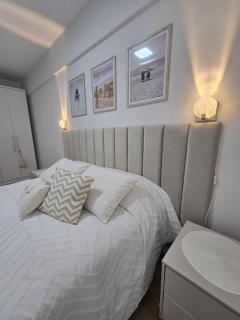 Apartamento Remodelado Novo a cuadra del mar,Patio privado parking para auto pequeño-medio - 0