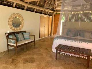 Casa Mar Beachfront Jungle Villa in Palapa Ganesh - 4