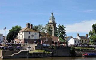 Central Upton Upon Severn 2 bedroom property sleeps 6 - 8