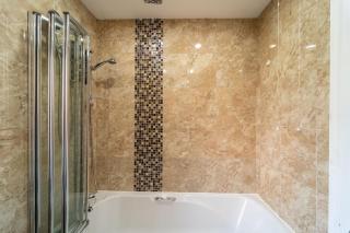 Stylish 4 Bed Henbury Home with Free Parking - Bristol - 7