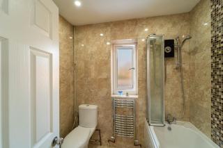 Stylish 4 Bed Henbury Home with Free Parking - Bristol - 6