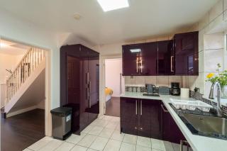 Stylish 4 Bed Henbury Home with Free Parking - Bristol - 4