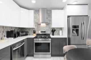 Deluxe Condo with free Parking 20 Min to NYC - North Bergen - 1