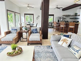 Updated Beachfront Paradise Infinity Pool Roatan - 6