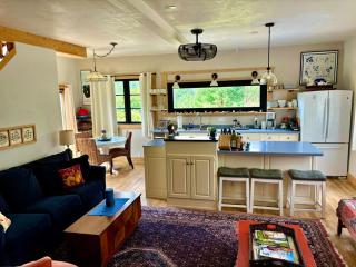 Three Sisters Meadow Sweet Retreat - 9