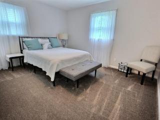 Updated cottage, Screened Patio, Near Lake Barkley - 1