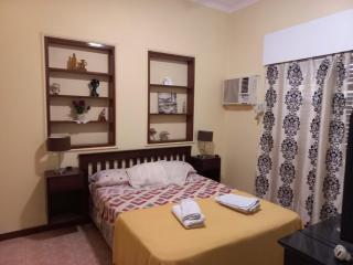 Casa céntrica amplia con patio - 7