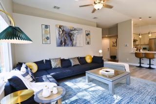 Near the Strip, Smart TVs, WiFi, private garage and backyard - 9