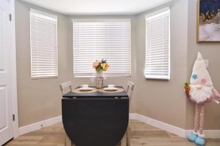 Near the Strip, Smart TVs, WiFi, private garage and backyard - 1