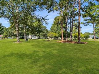The Paramour comfy home with ground floor bedroom and fenced in yard - Summerville - 4