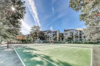 Luxury Updated One BR Condo Walk to the Beach Pool & Free Tennis Walk to 60 Shops & Restaurants - 4