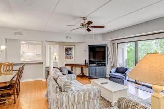 Rare Large 3 BR Near Beach Shops Restaurants & Bars Huge Pool & Free Tennis - Hilton Head Island - 8
