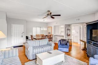 Rare Large 3 BR Near Beach Shops Restaurants & Bars Huge Pool & Free Tennis - Hilton Head Island - 7