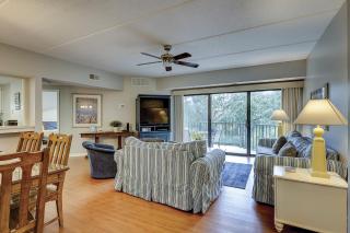 Rare Large 3 BR Near Beach Shops Restaurants & Bars Huge Pool & Free Tennis - Hilton Head Island - 6