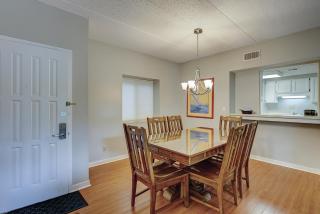 Rare Large 3 BR Near Beach Shops Restaurants & Bars Huge Pool & Free Tennis - 1