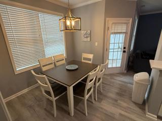 Modern & Renovated, Dog Friendly, 1st Floor Condo - 2