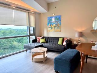 Luxe 2-BR Condo in Avant BGC - Manila - 9