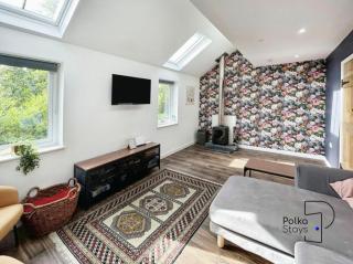 Hên Stablau - Spacious Pet-Friendly Welsh Retreat by PolkaStays - Llanfihangel-Glyn-Myfyr - 7
