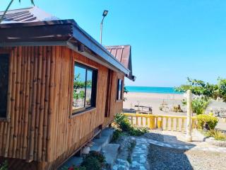 Seabreeze Beachfront Home and Cottages - 9