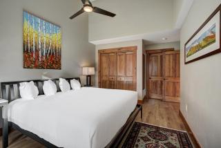 Beautifully Updated Mountain Chic Condo condo - 5