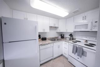 205 Fully Furnished 1BR Suite-Prime Location - 6