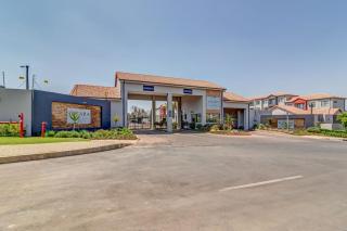 Country Charm 2Bed 2Bath Fourways Sandton - 1