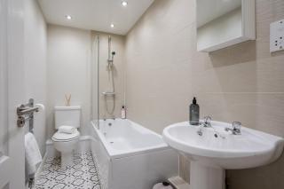 Cozy Waterfront Apartment - Free Parking & Wi-Fi - Preston - 3