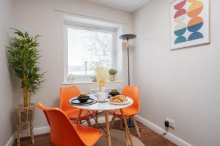 Cozy Waterfront Apartment - Free Parking & Wi-Fi - Preston - 1