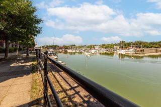 Cozy Waterfront Apartment - Free Parking & Wi-Fi - Preston - 2