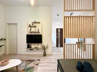 Colorful Condo by the Danube - Budapest - 7