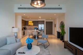 Homes & Beyond I Pristine 2BR with Waterfront view - 6