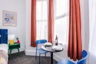 Jephsons Lodge Studio 1 - Free Parking, WiFi, Netflix - Leamington Spa - 4