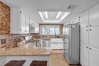 Dean's Retreat at Georgetown home - 7