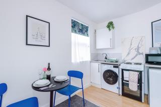 Jephsons Lodge Studio 6 - Town Centre Gem, Parking, WiFi & Free Netflix - 1