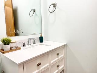 Suite with a view! Close to city amenities - Kamloops - 4