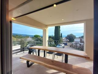 T3, 8 couchages, grande terrasse, vue mer, parking privé - 3