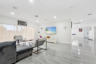 Emerald Hills Haven - Hollywood - 3