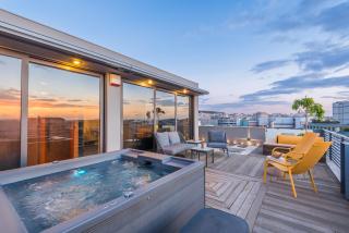 Acropolis View Luxe Penthouse with Outdoor Terrace HotTub - Athen - 4