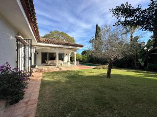 Villa Bianca Elegant 4BR Beachside Villa Near Golf, Restaurants & Puerto Banús - 2
