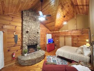 Honeymoon Hideaway - Gatlinburg - 1
